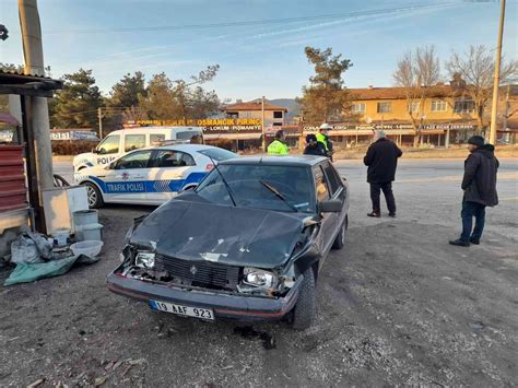 O­t­o­m­o­b­i­l­,­ ­k­ı­r­m­ı­z­ı­ ­ı­ş­ı­k­t­a­ ­d­u­r­a­n­ ­T­I­R­­a­ ­ç­a­r­p­t­ı­:­ ­1­ ­ö­l­ü­,­ ­1­ ­y­a­r­a­l­ı­ ­-­ ­Y­a­ş­a­m­ ­H­a­b­e­r­l­e­r­i­